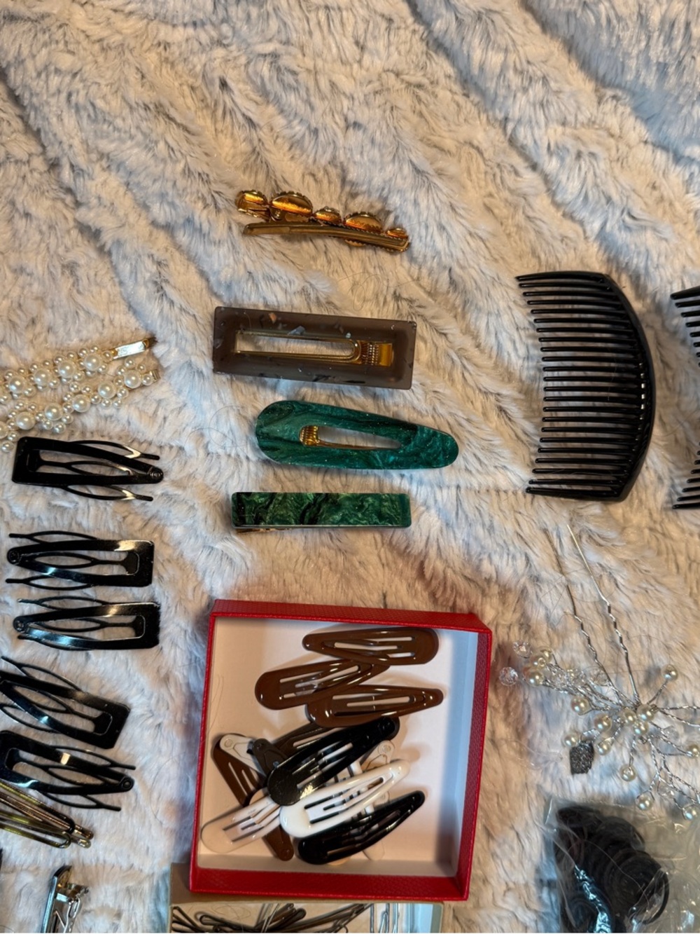 Assorted Hair Clips & Accessories Set - Black, Brown, Green, Gold - Picture 2 of 5